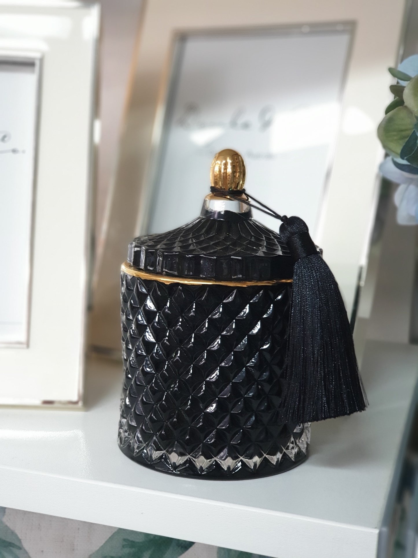 ROYAL BLACK WITH GOLD CANDLE SMALL